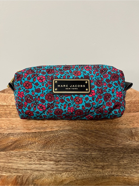 Marc Jacobs Handbags - Marc Jacobs New York Teal & Magenta Floral Pattern Diamond Quilted Cosmetics Bag